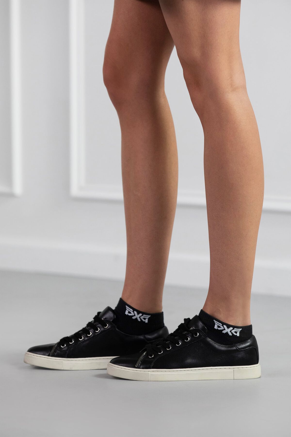 Women's Jacquard Logo Ankle Socks Black